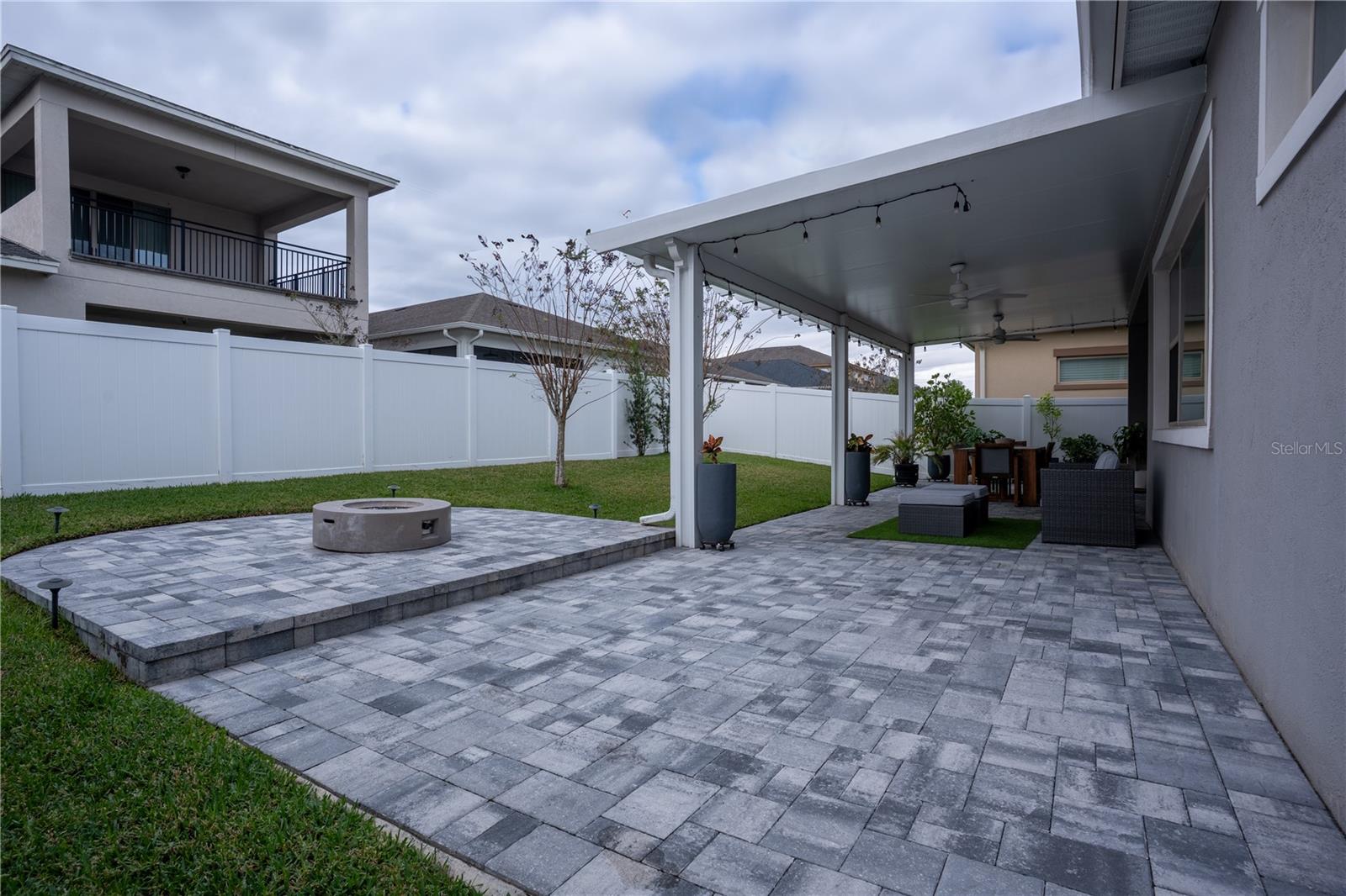 Listing photo id 75 for 3148 Residence East Way