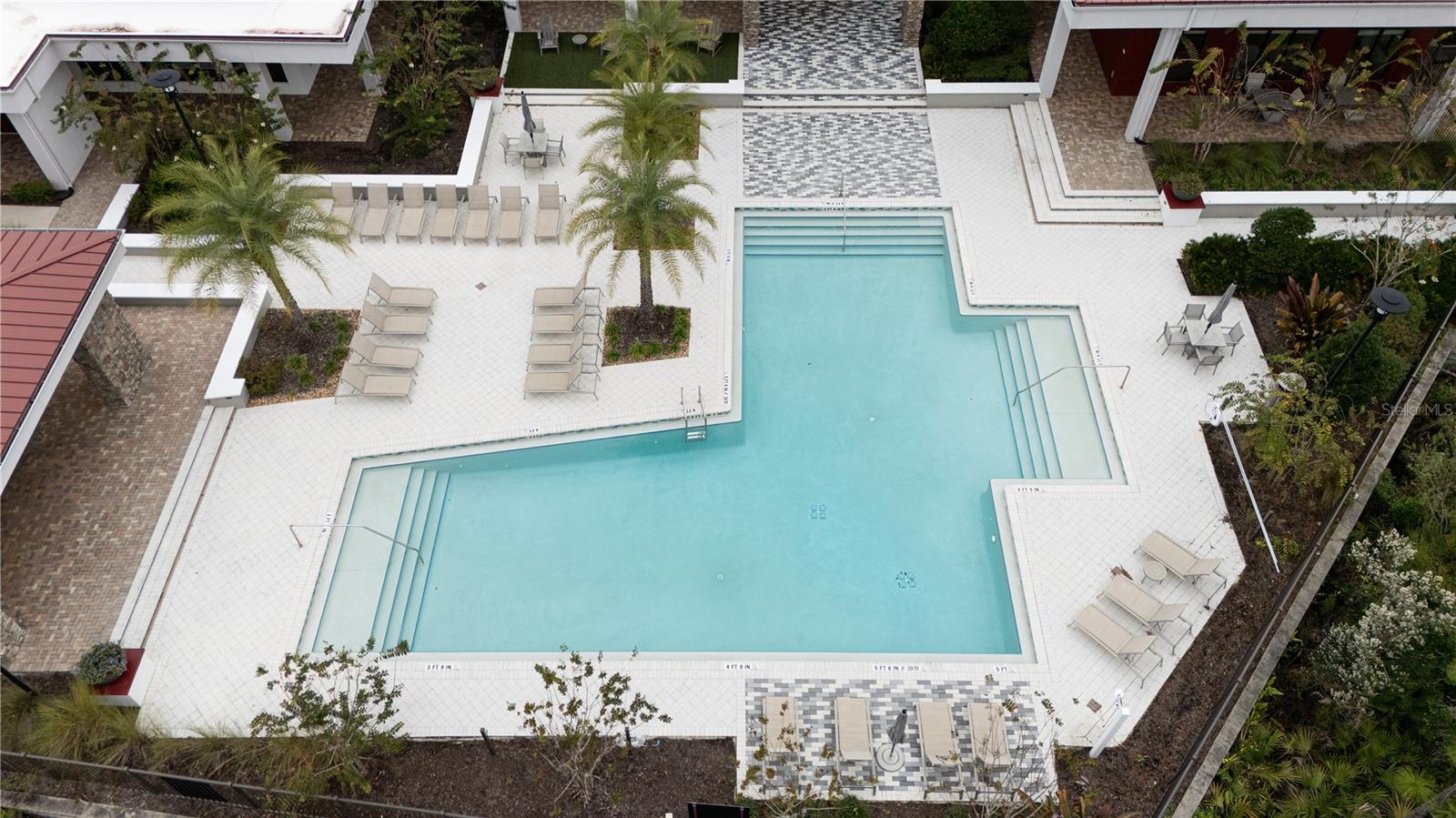 Listing photo id 78 for 3148 Residence East Way