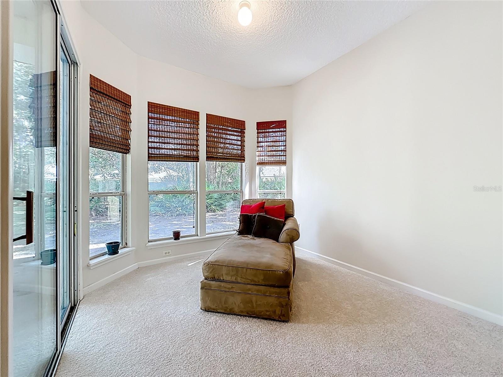 Image 11 of 28 For 96028 Long Island Place