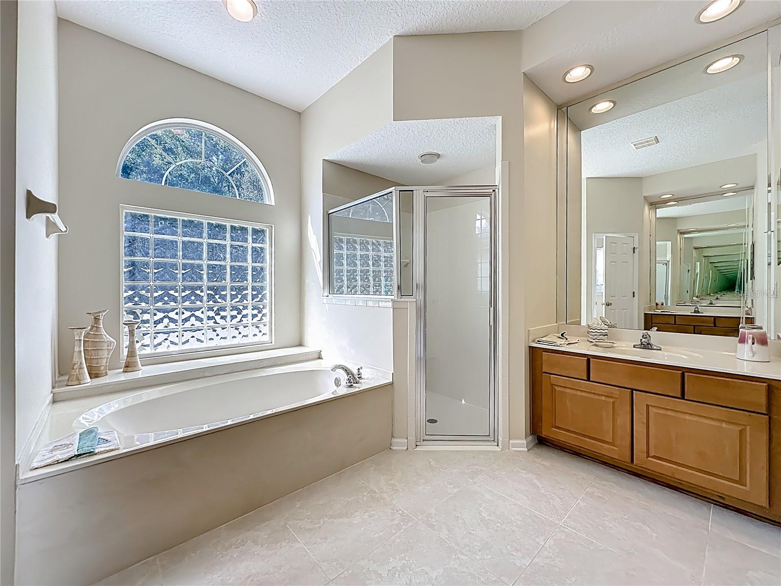 Image 15 of 28 For 96028 Long Island Place