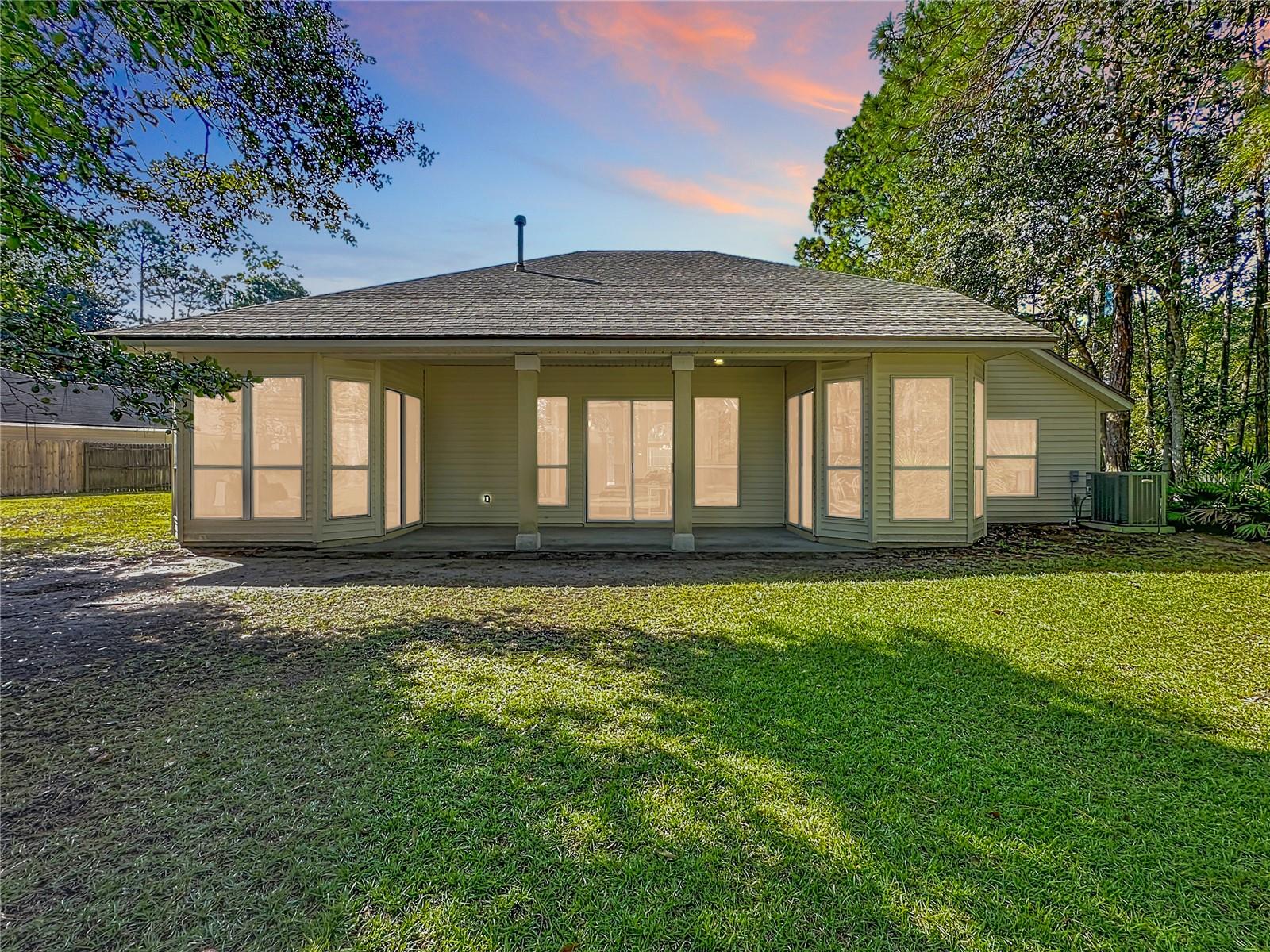 Image 22 of 28 For 96028 Long Island Place