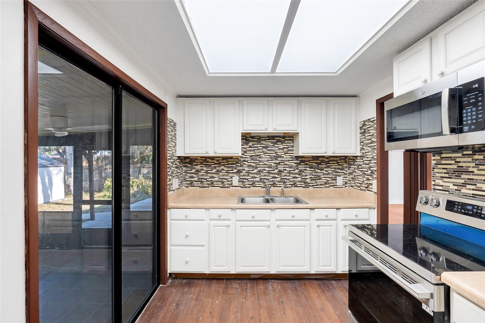 Image 21 of 35 For 3000 Hunkin Circle