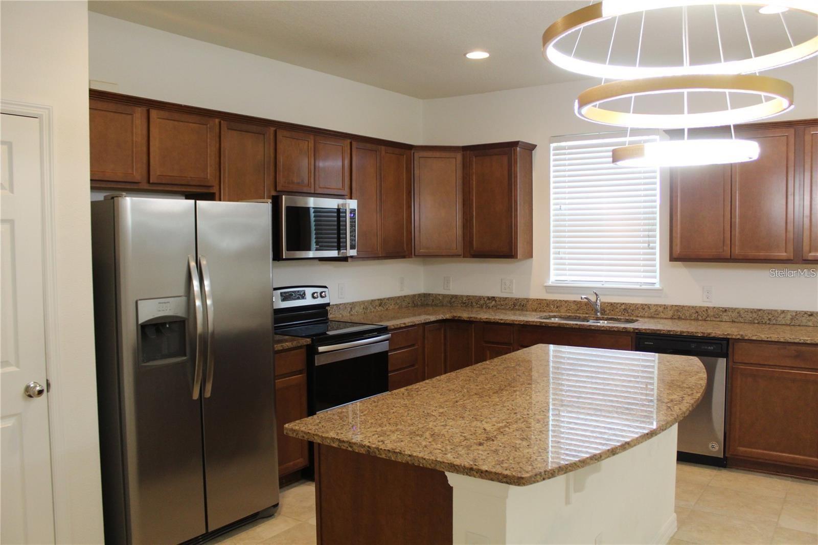 Image 3 of 20 For 17249 Goldcrest Loop