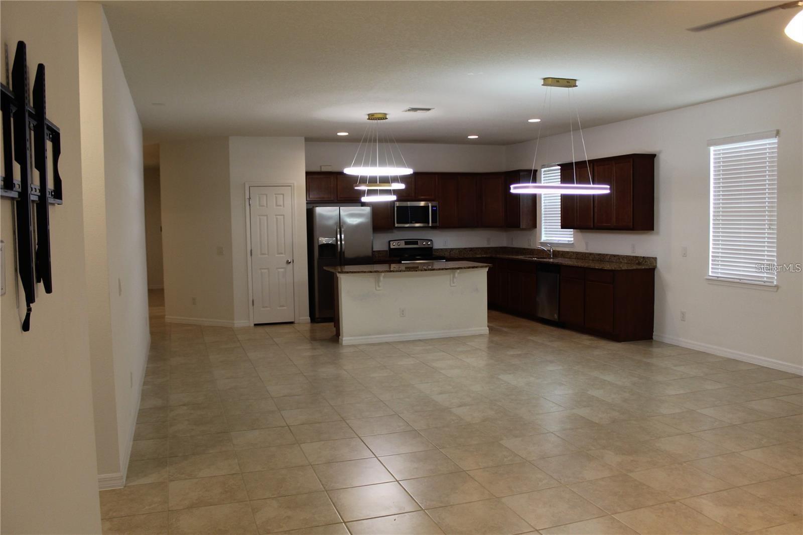 Image 8 of 20 For 17249 Goldcrest Loop