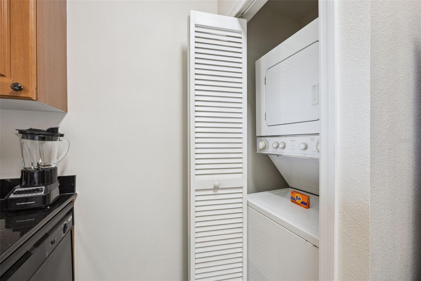 Image 13 of 19 For 7395 Universal Boulevard 904