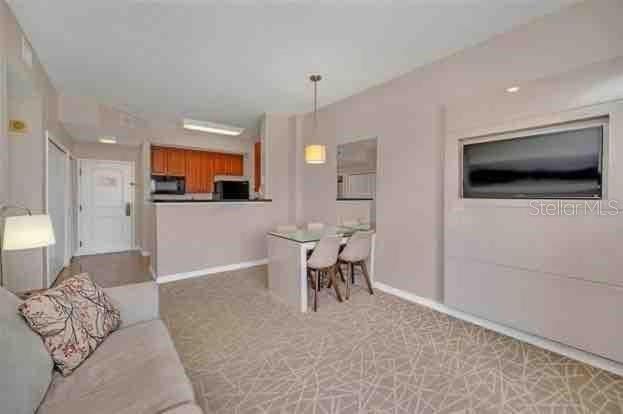 Image 5 of 19 For 7395 Universal Boulevard 904