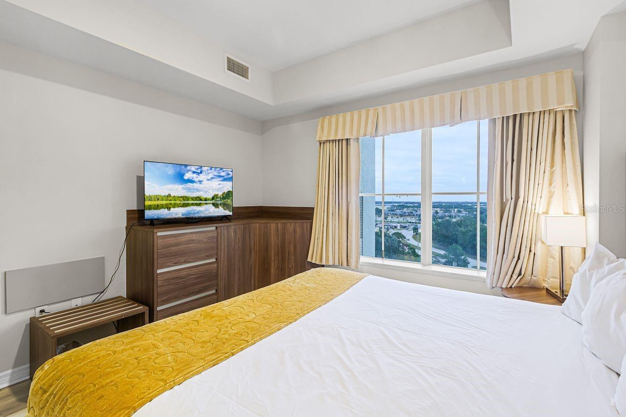 Image 7 of 19 For 7395 Universal Boulevard 904