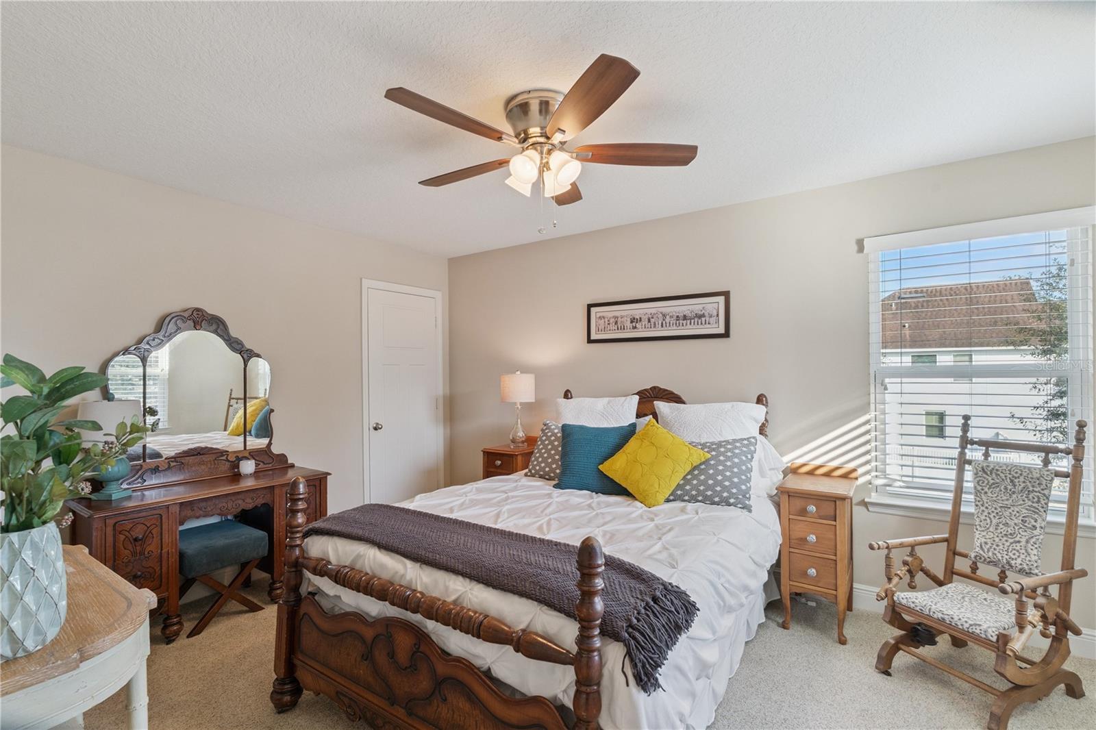 Image 13 of 52 For 8019 Rail Street