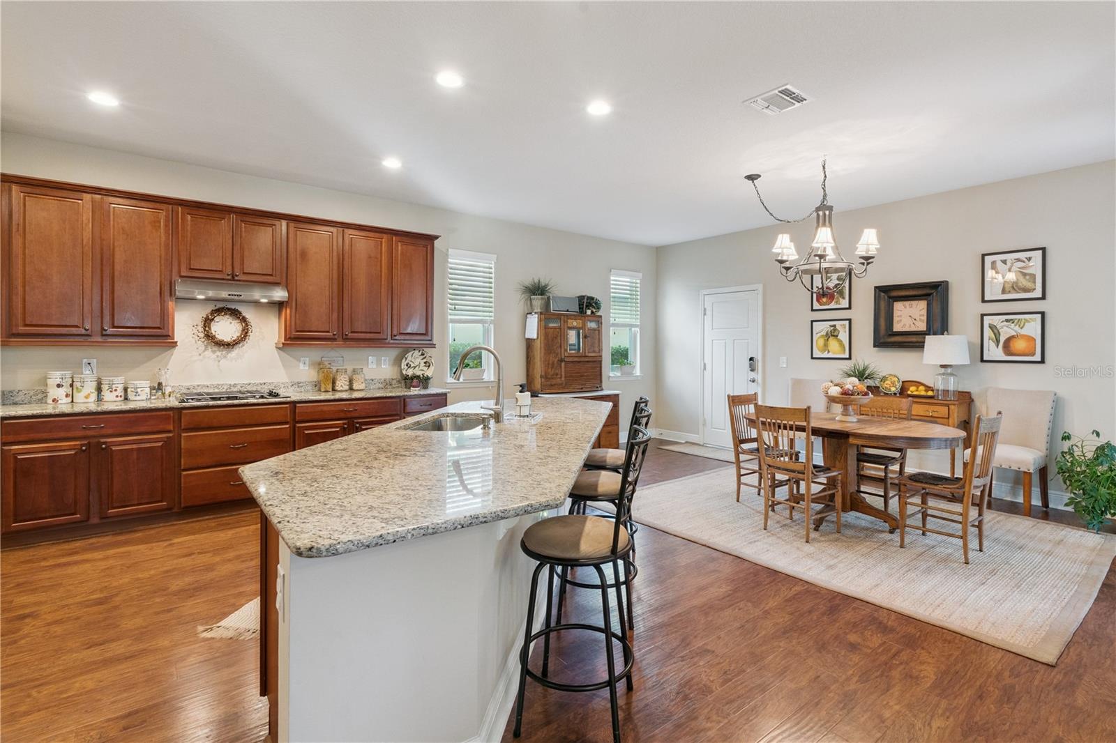 Image 16 of 52 For 8019 Rail Street