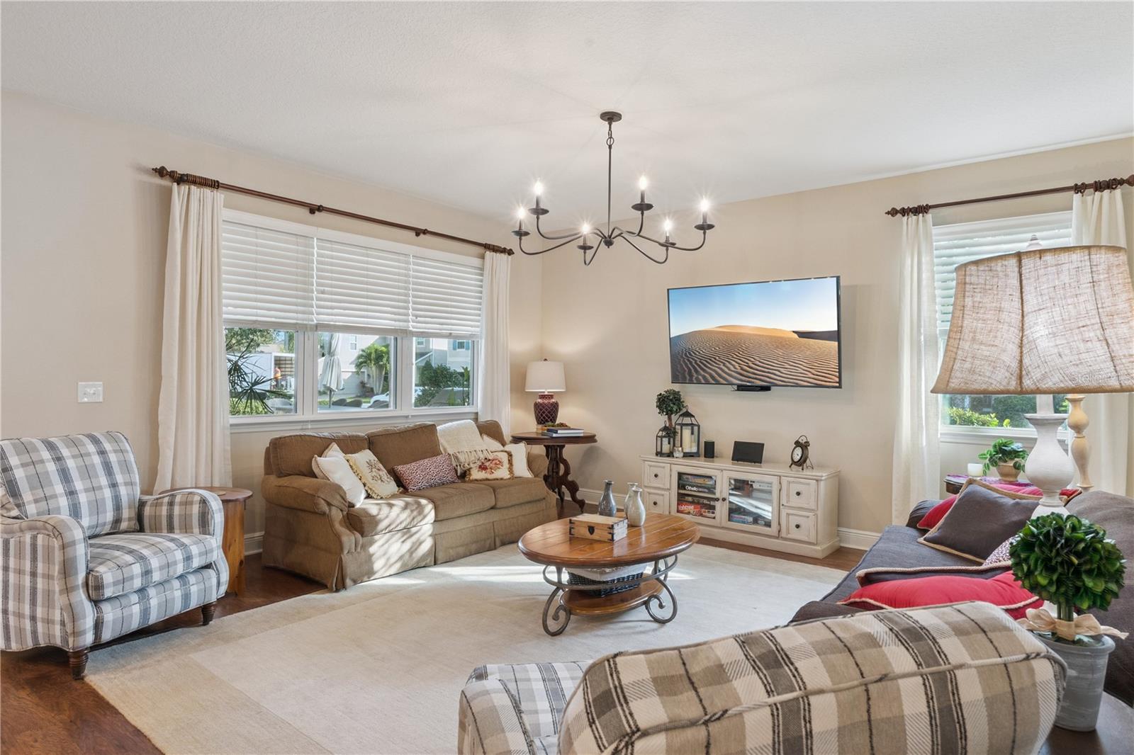 Image 17 of 52 For 8019 Rail Street