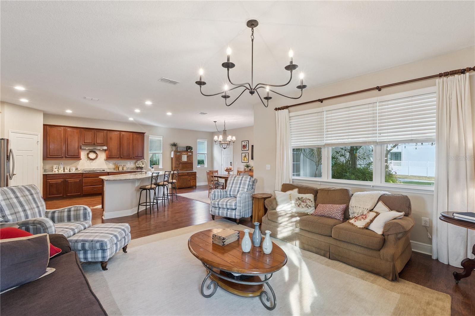 Image 18 of 52 For 8019 Rail Street