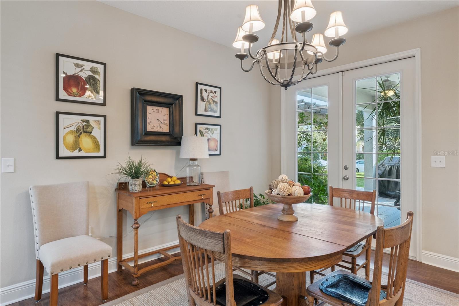 Image 21 of 52 For 8019 Rail Street