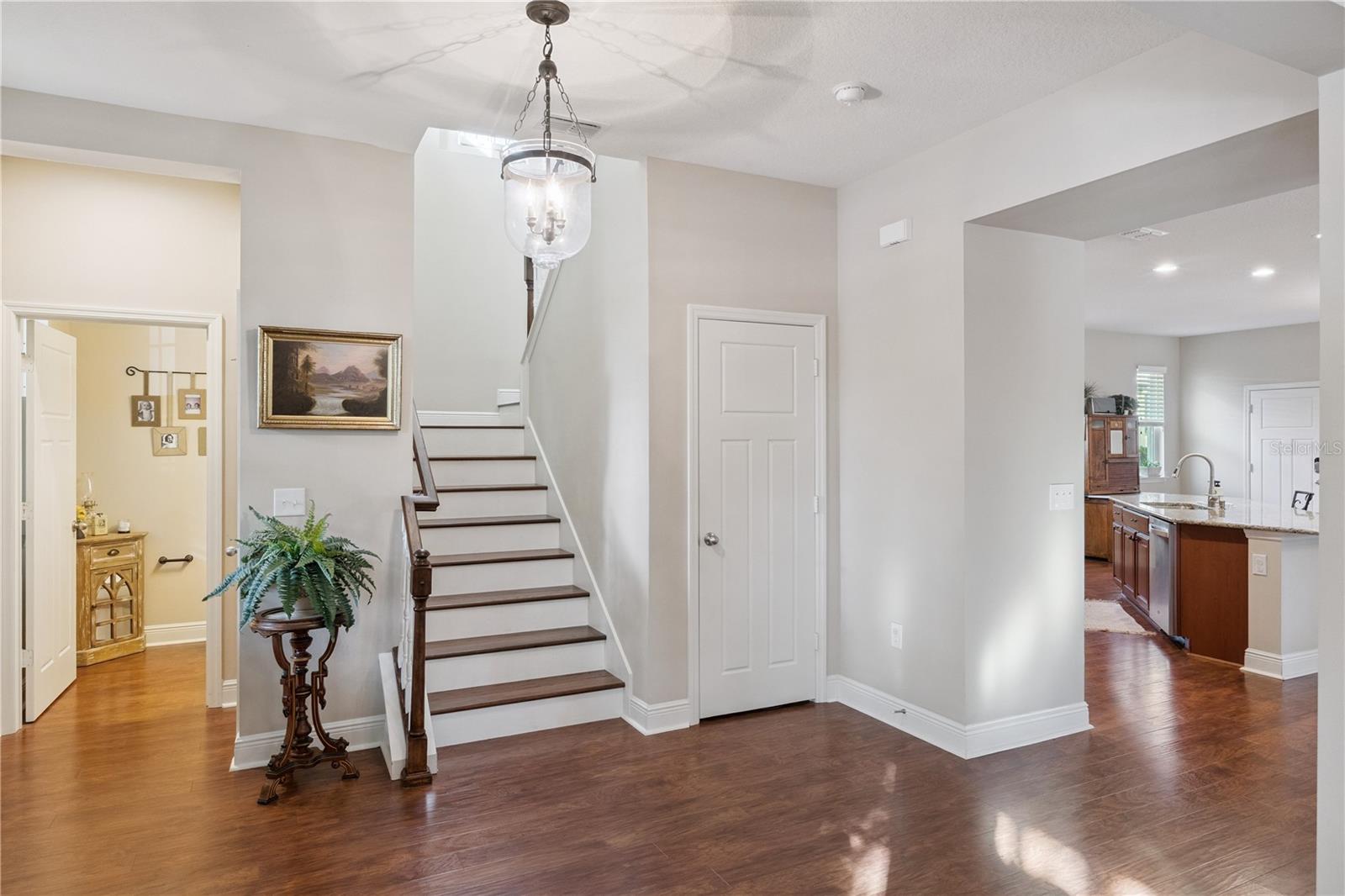 Image 3 of 52 For 8019 Rail Street