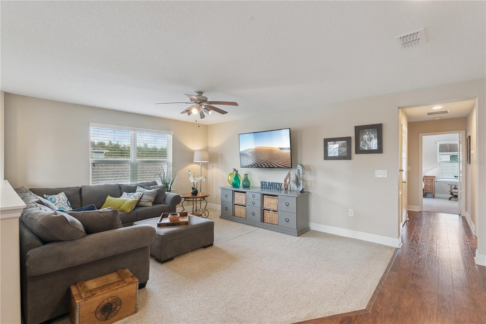 Image 5 of 52 For 8019 Rail Street