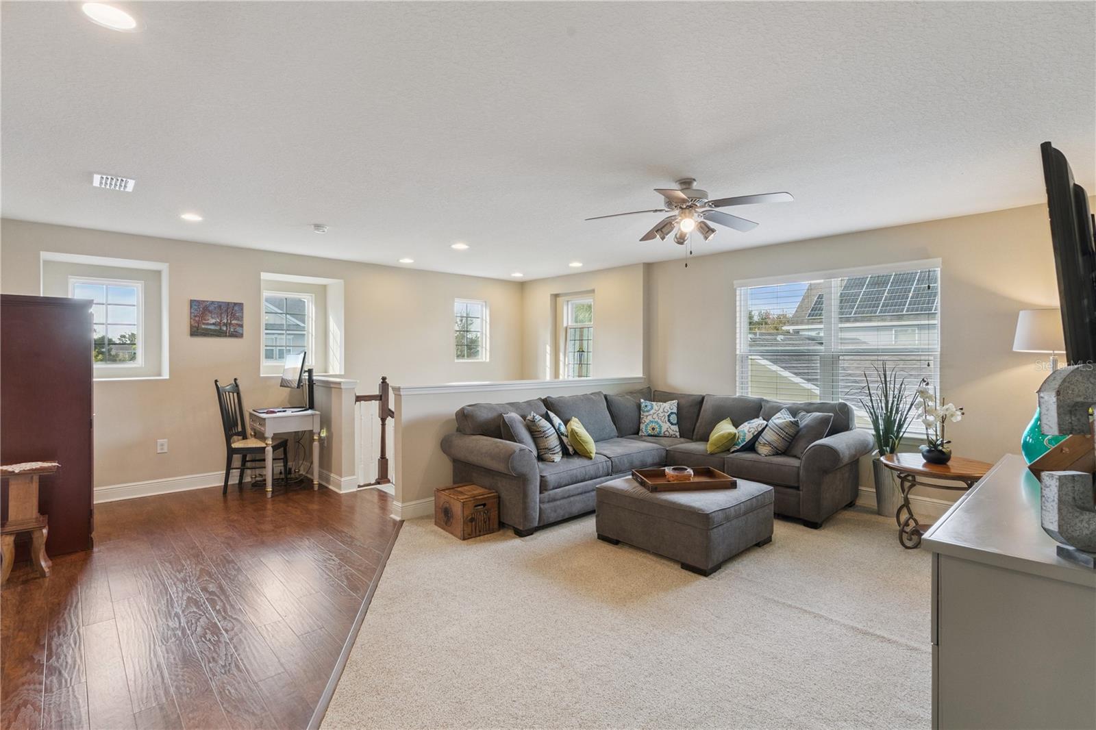 Image 6 of 52 For 8019 Rail Street