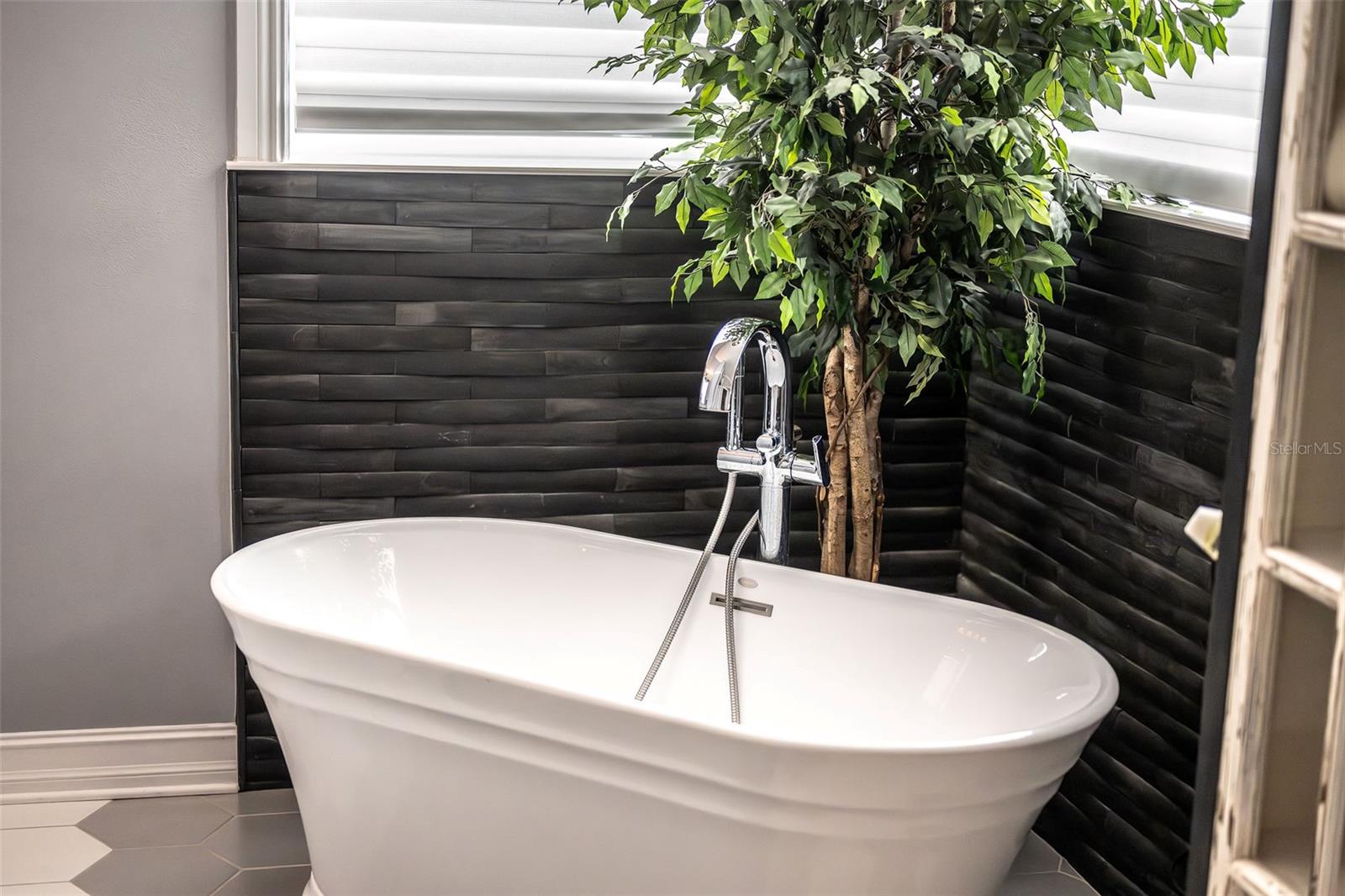 Image 61 of 100 For 4236 Hield