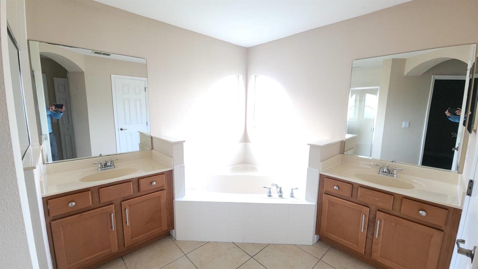 Image 15 of 22 For 9143 Lake Avon Drive