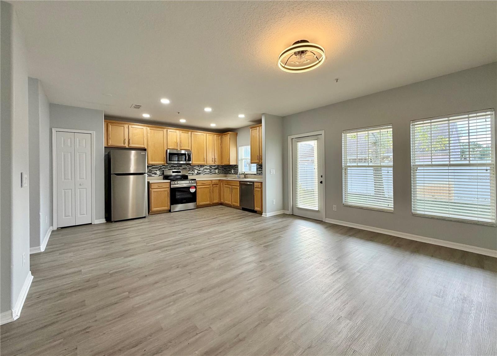 Image 19 of 34 For 2026 Cypress Bay Boulevard