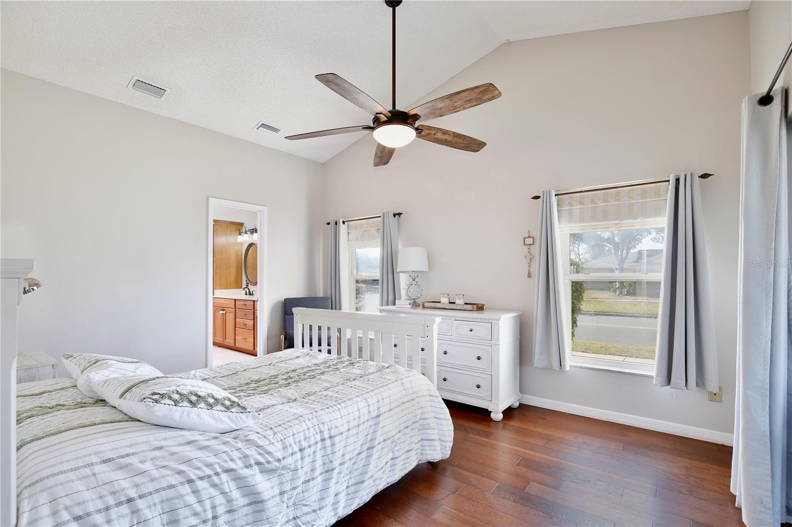 Image 15 of 55 For 300 Springview Drive