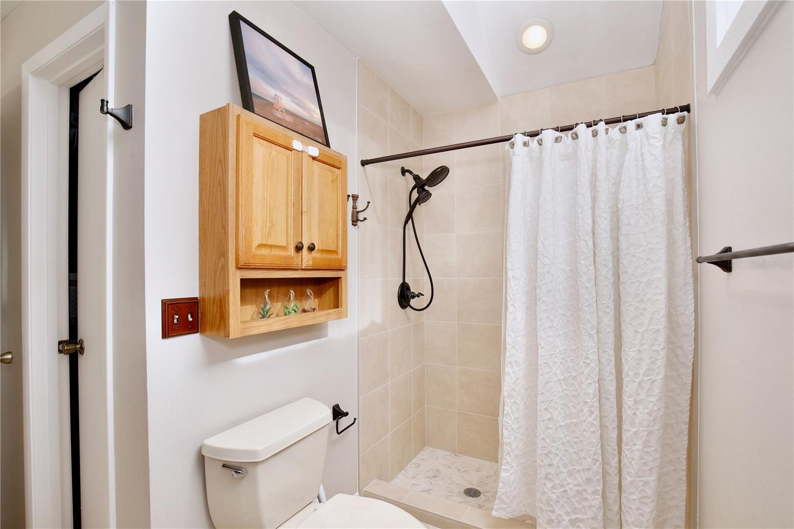 Image 18 of 55 For 300 Springview Drive