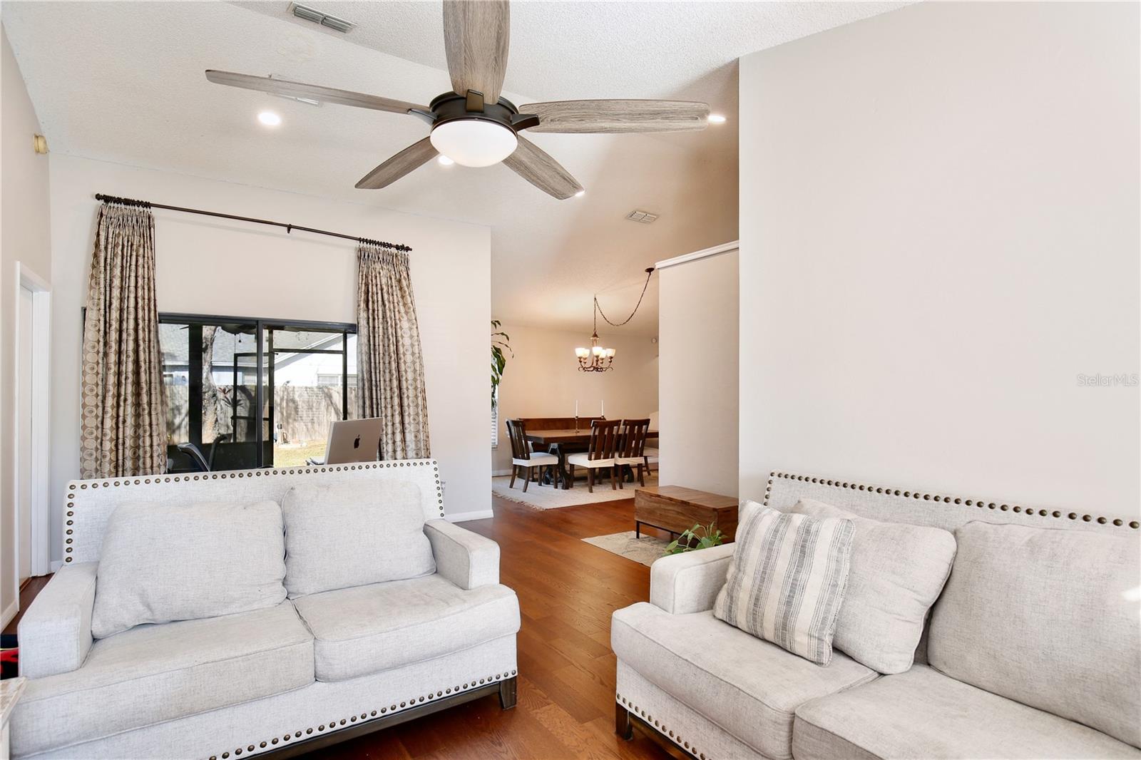 Image 8 of 55 For 300 Springview Drive