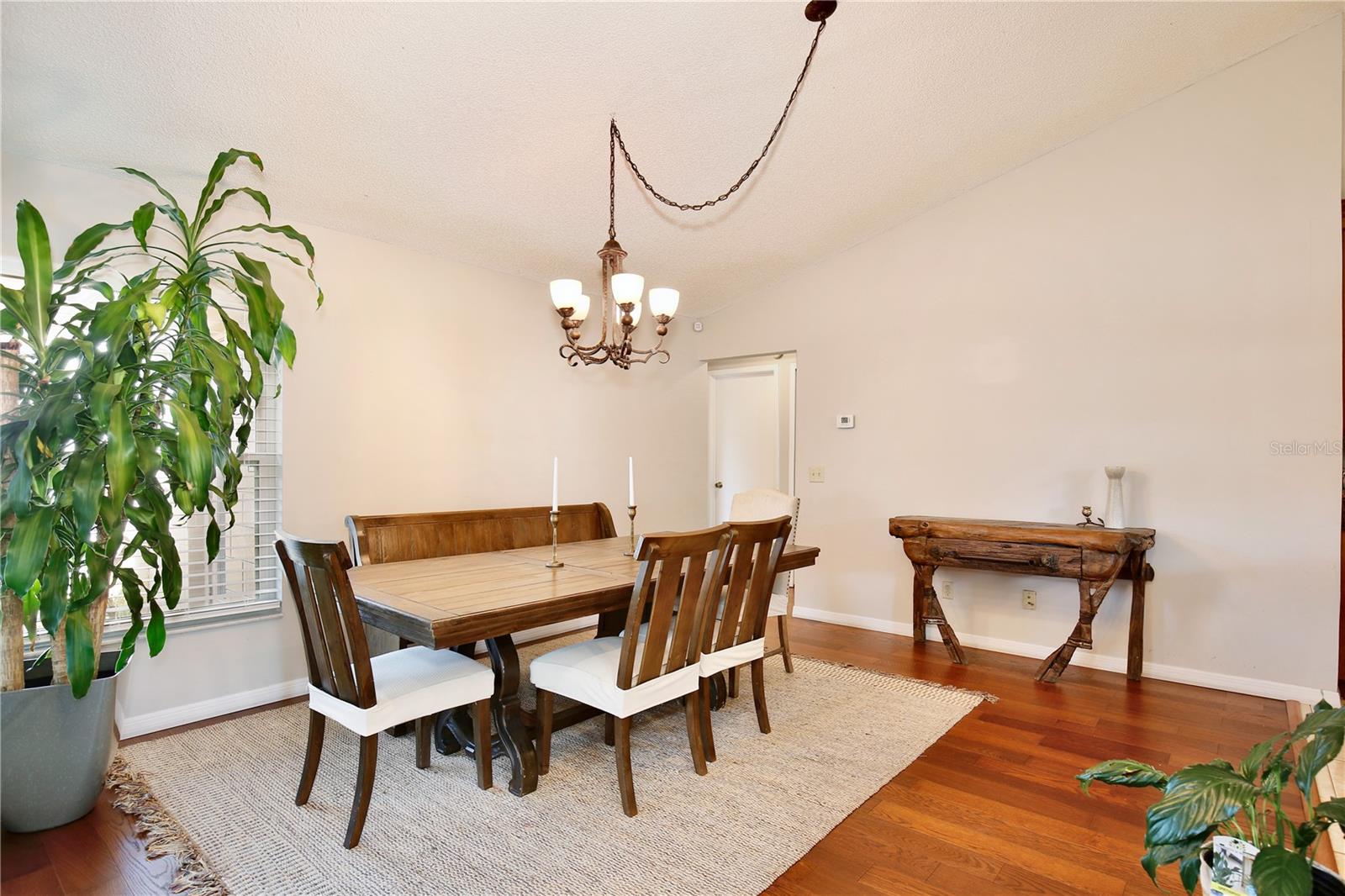 Image 9 of 55 For 300 Springview Drive