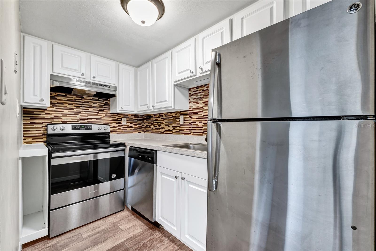 Image 18 of 41 For 200 Maitland Avenue 57