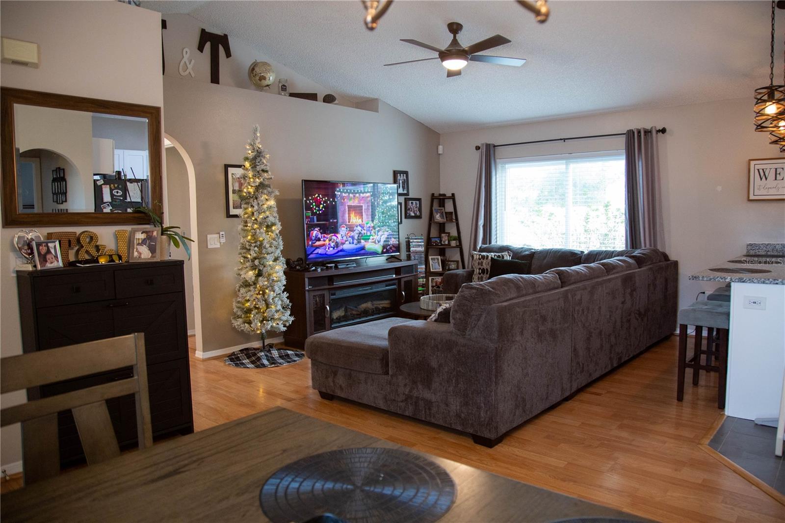 Image 7 of 29 For 2315 Academy Avenue