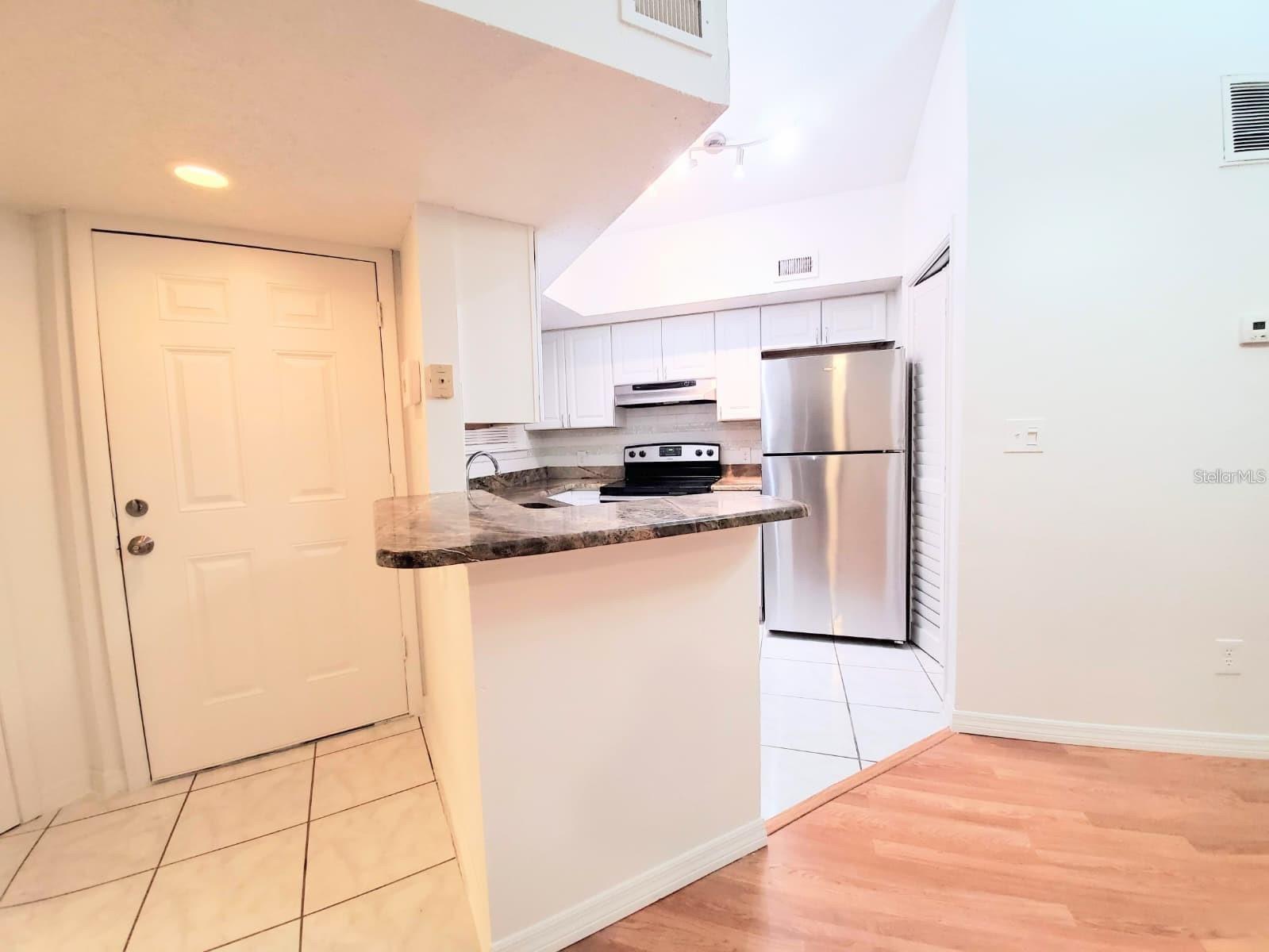 Image 3 of 15 For 1948 Lake Atriums Circle 136