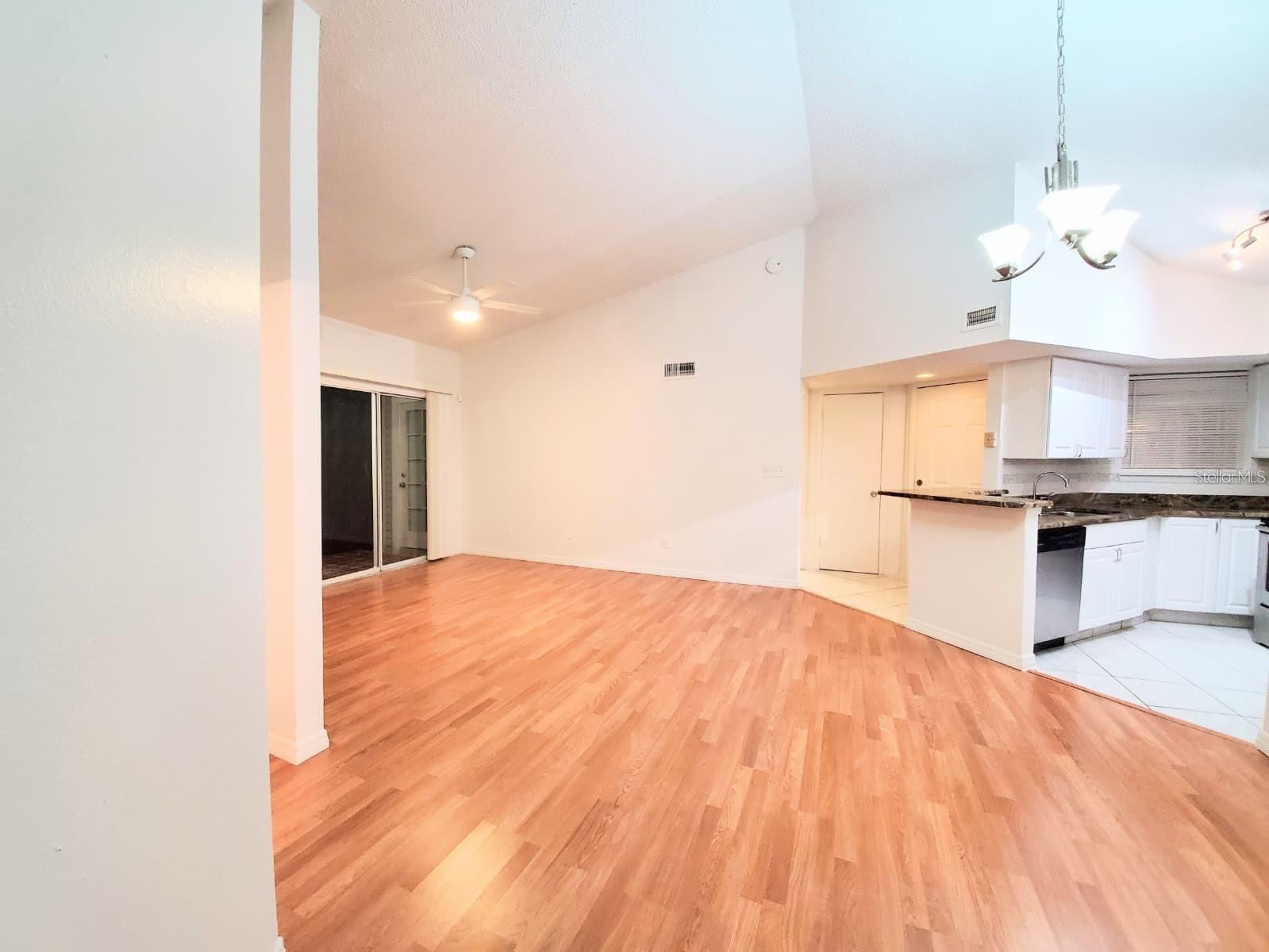 Image 5 of 15 For 1948 Lake Atriums Circle 136