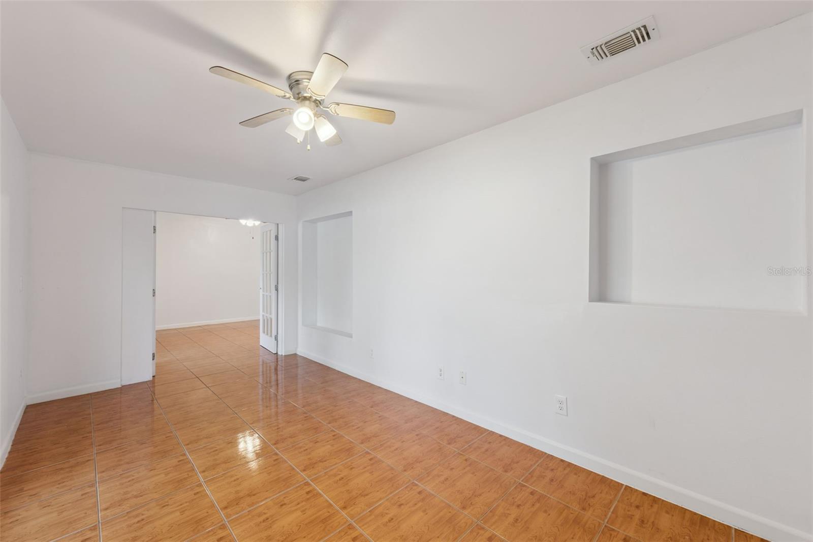 Image 11 of 18 For 2625 Mill Run Blvd