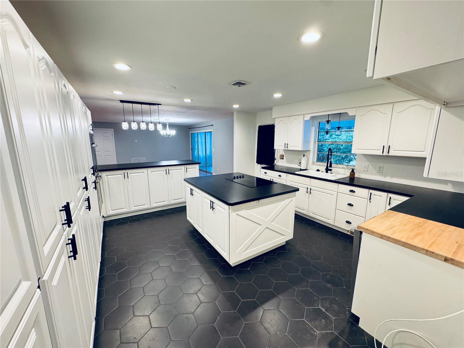 Image 8 of 26 For 2022 Edgewood Road