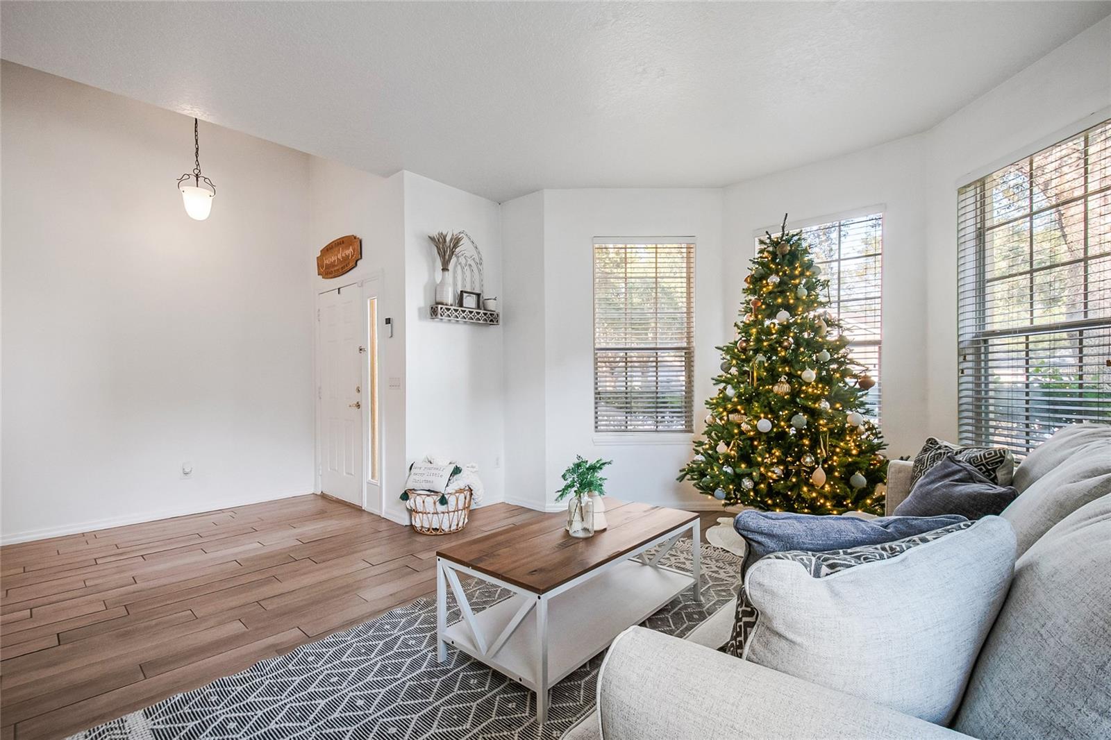 Image 7 of 40 For 918 Magnolia Blossom Court