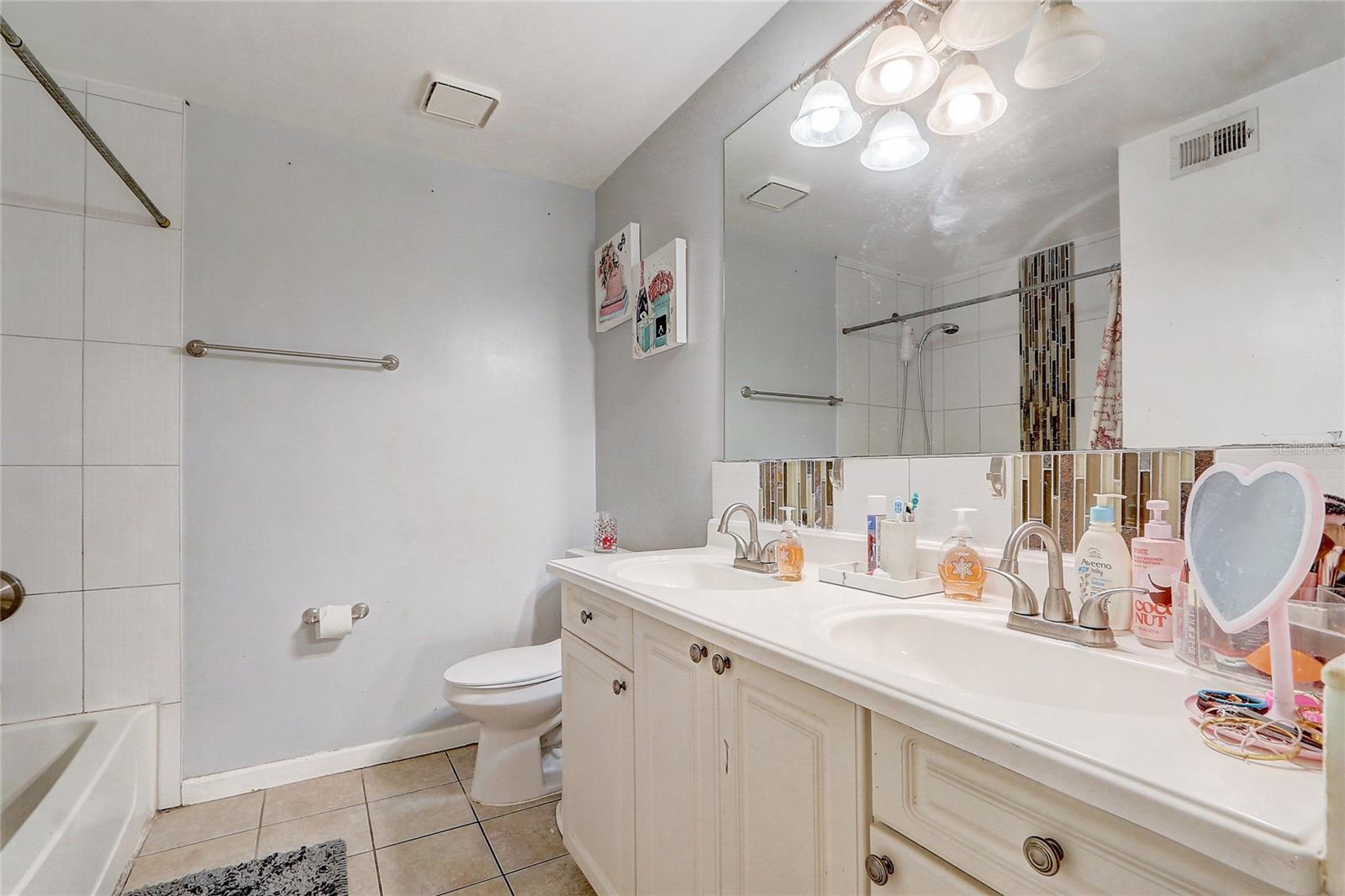 Image 13 of 25 For 1229 Bermuda Lakes Lane 202