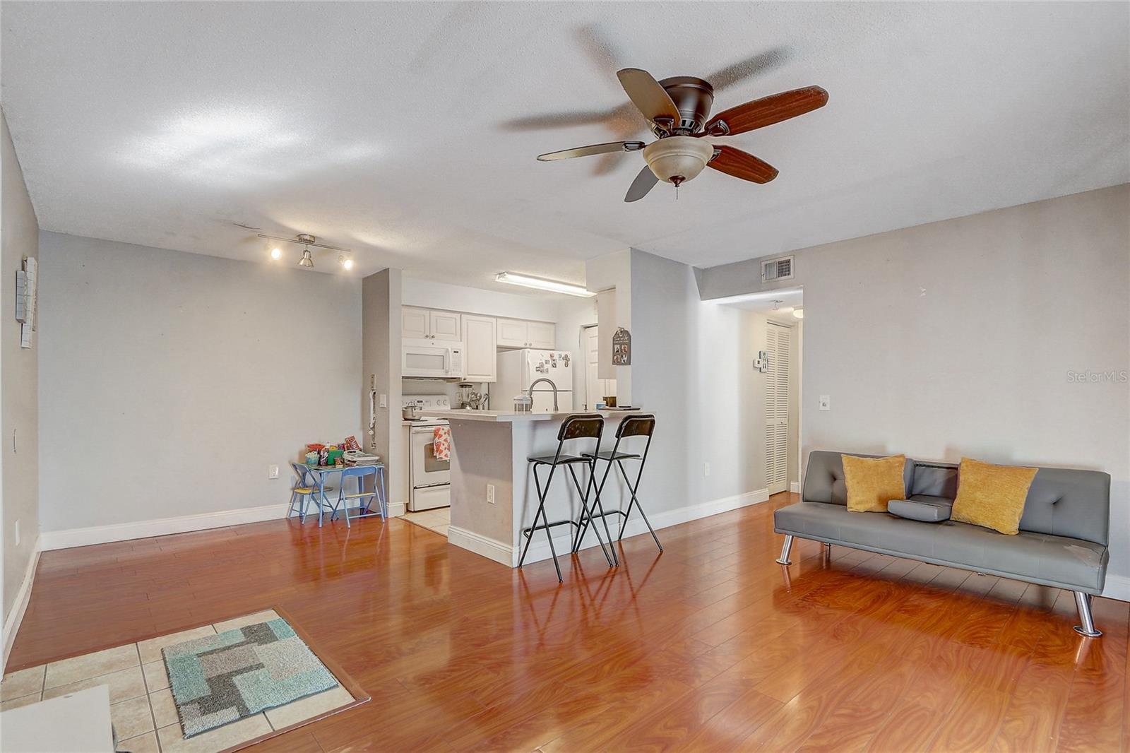 Image 7 of 25 For 1229 Bermuda Lakes Lane 202