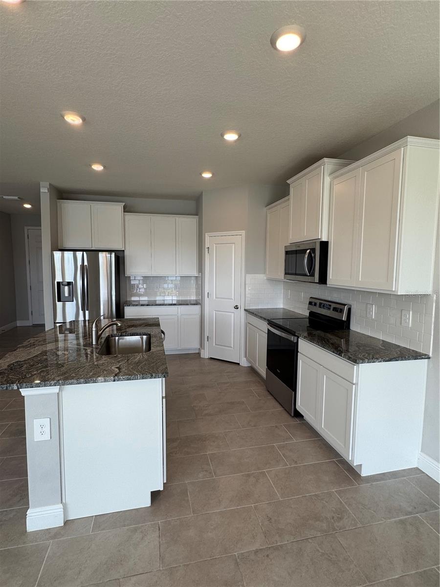 Image 12 of 36 For 17710 Cantarina Cove