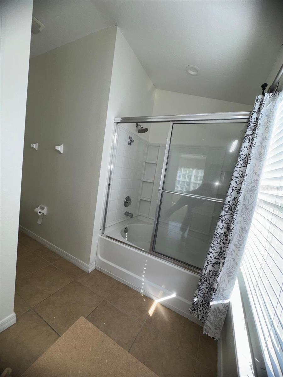 Image 17 of 21 For 6404 Goldenrod Road 2a