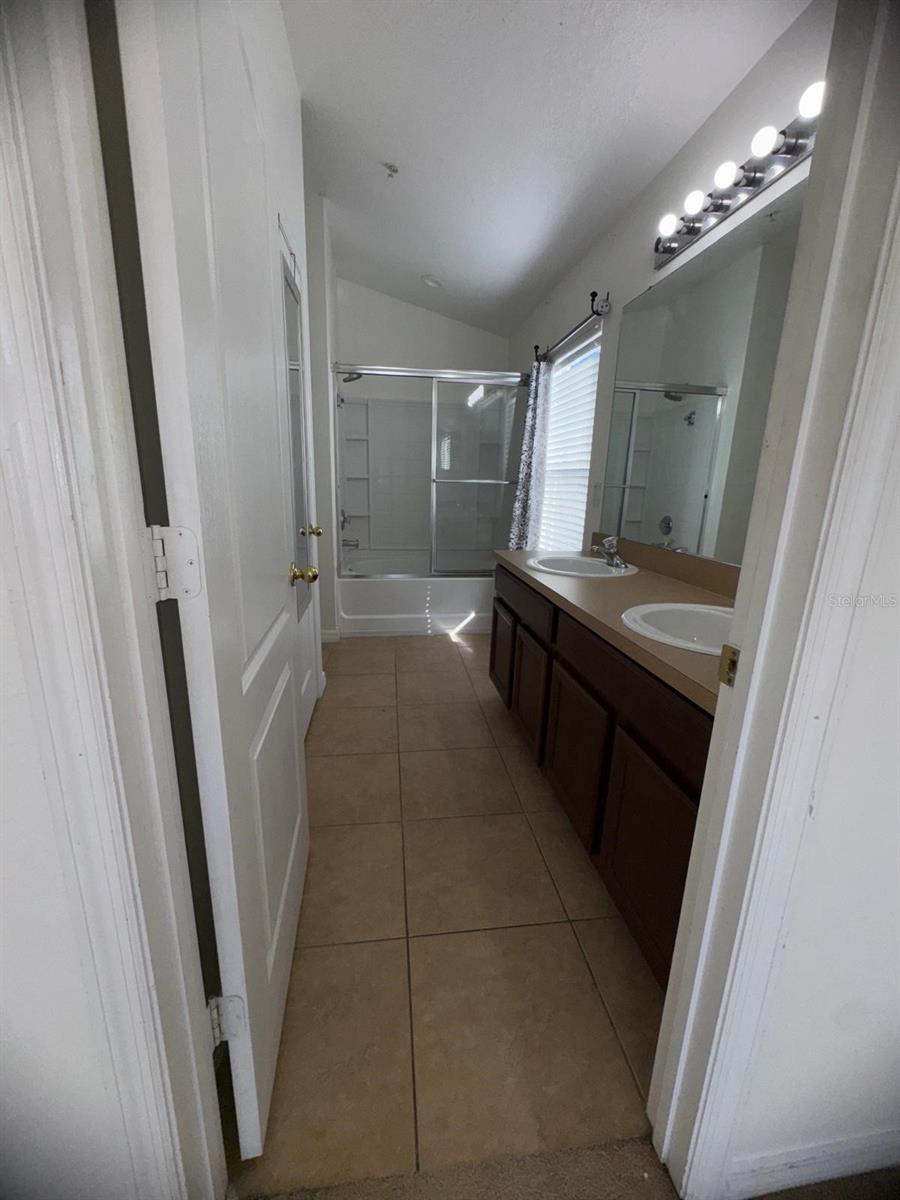 Image 18 of 21 For 6404 Goldenrod Road 2a