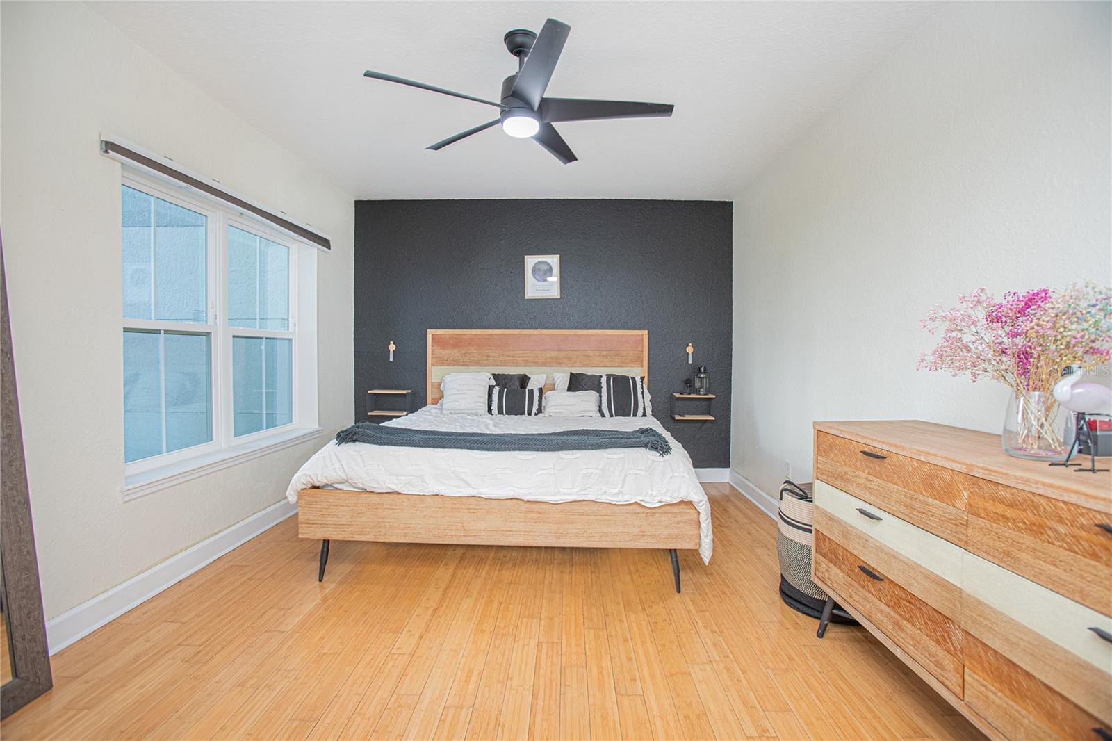 Image 13 of 26 For 204 South Street 2061