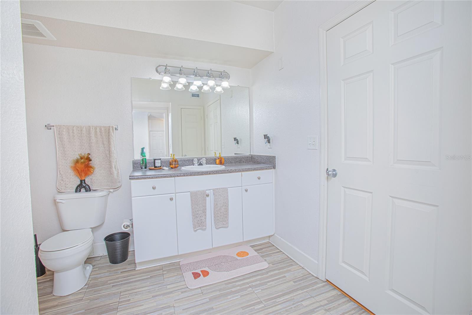 Image 16 of 26 For 204 South Street 2061