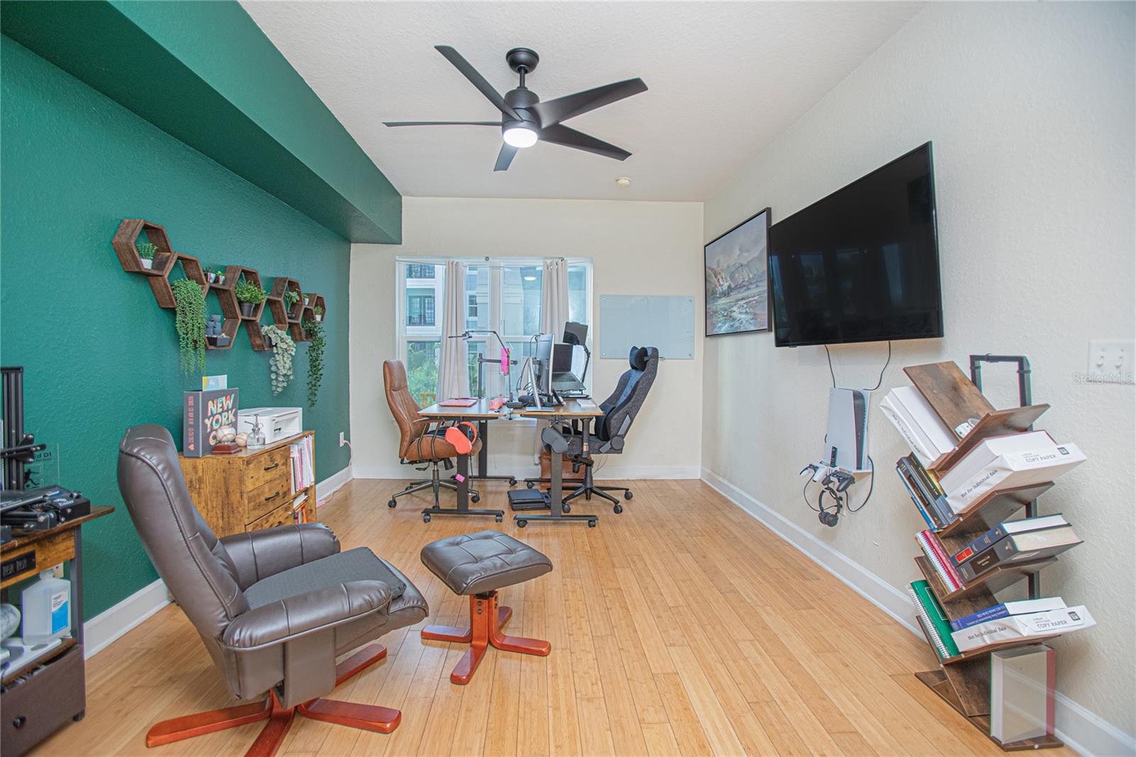 Image 17 of 26 For 204 South Street 2061