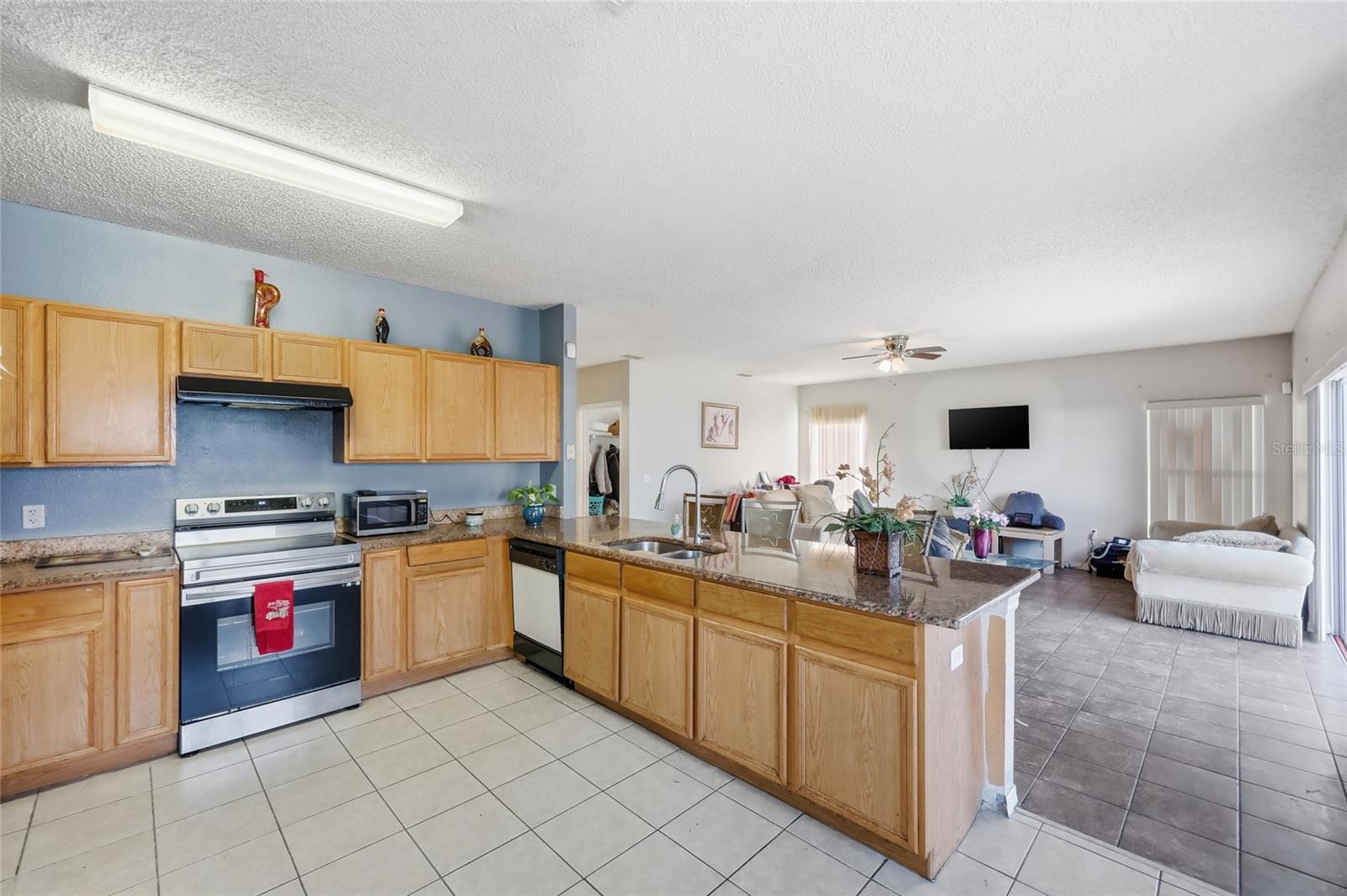 Image 11 of 36 For 547 Brighton Court