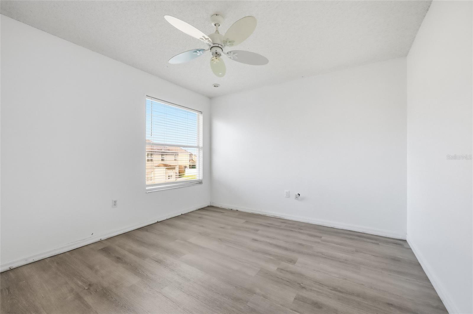 Image 19 of 36 For 547 Brighton Court