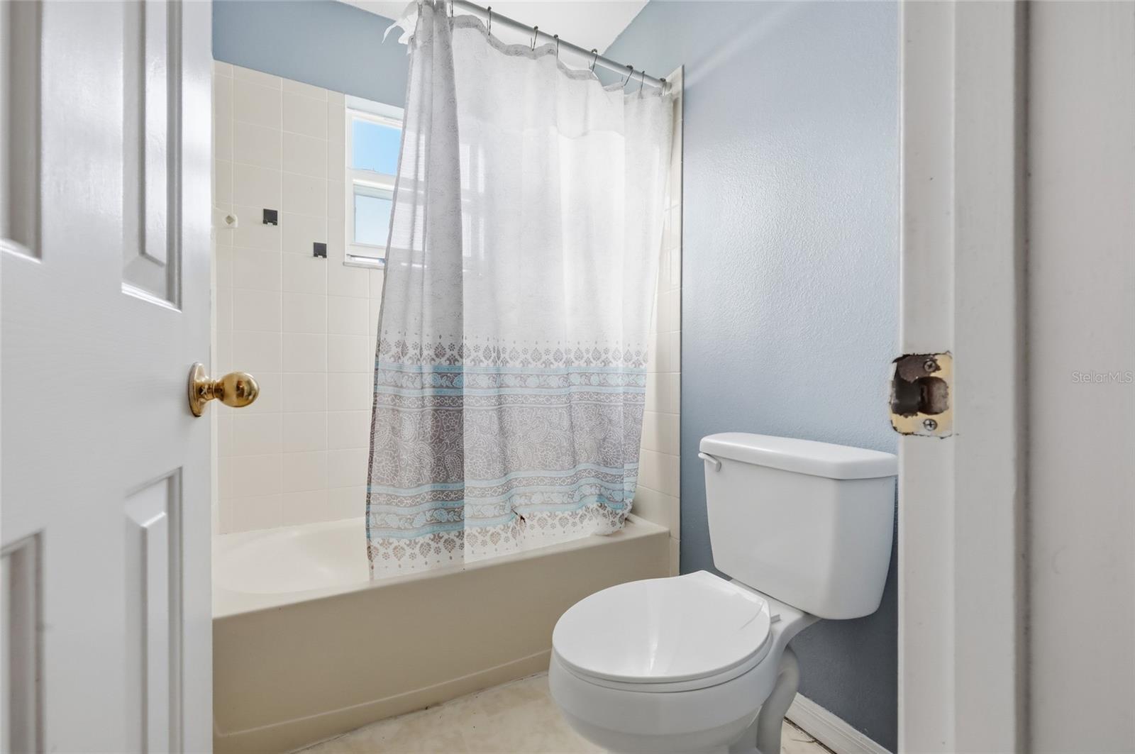 Image 25 of 36 For 547 Brighton Court