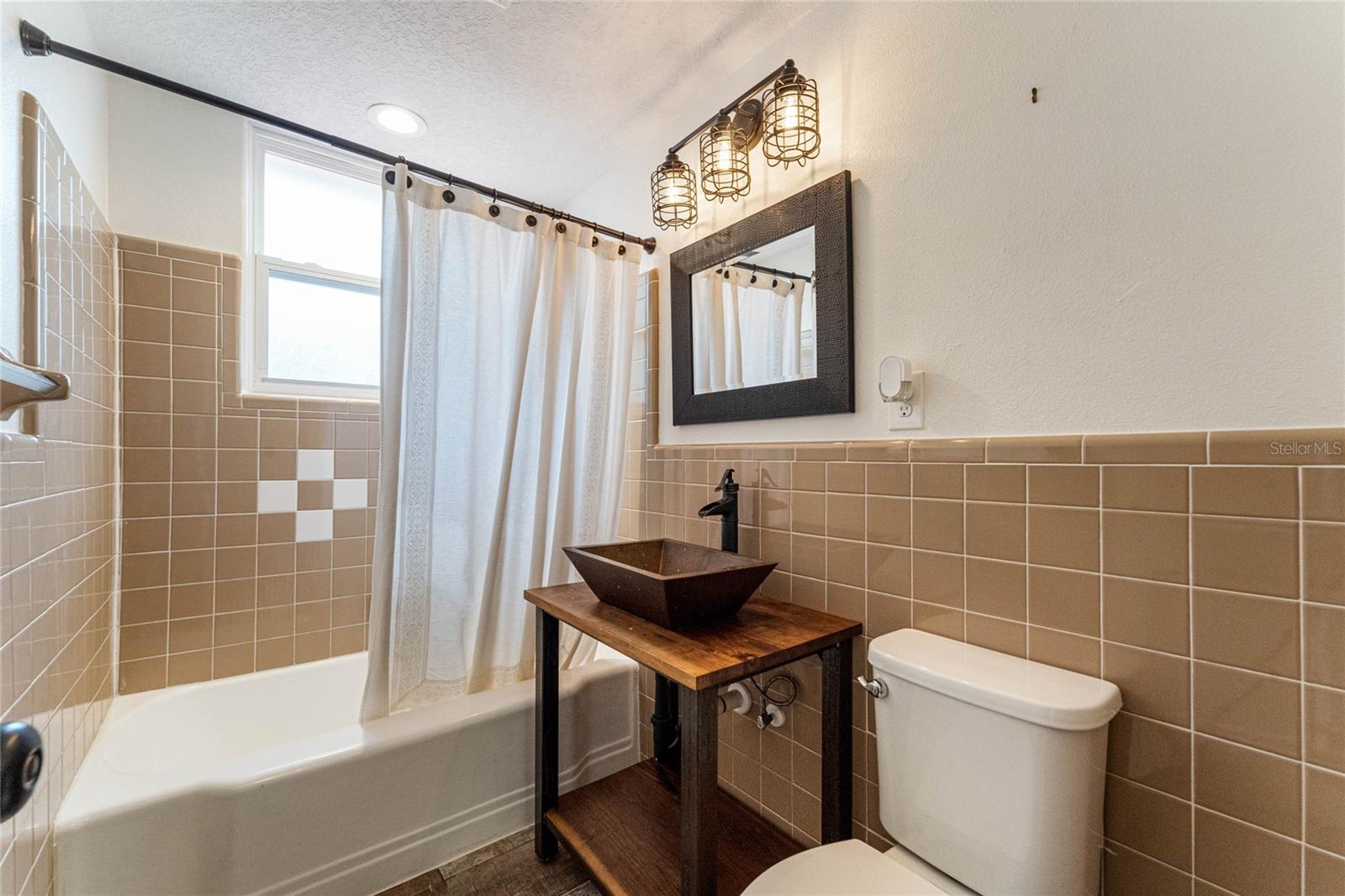 Image 10 of 18 For 2351 Westminster Court