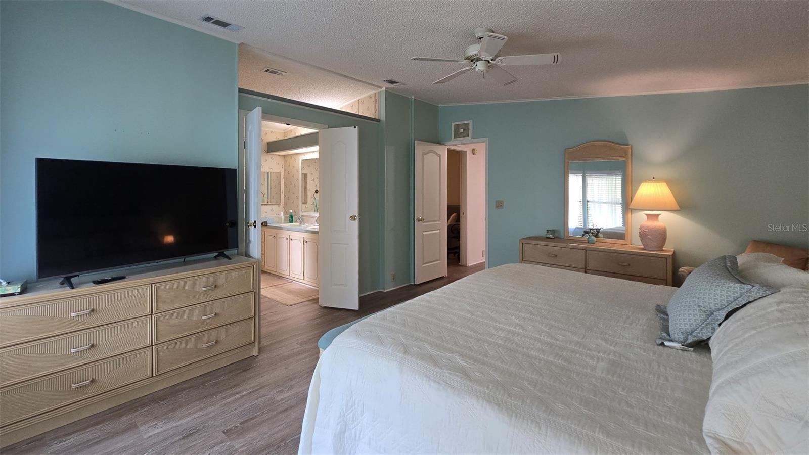 Image 18 of 49 For 927 Yew Street