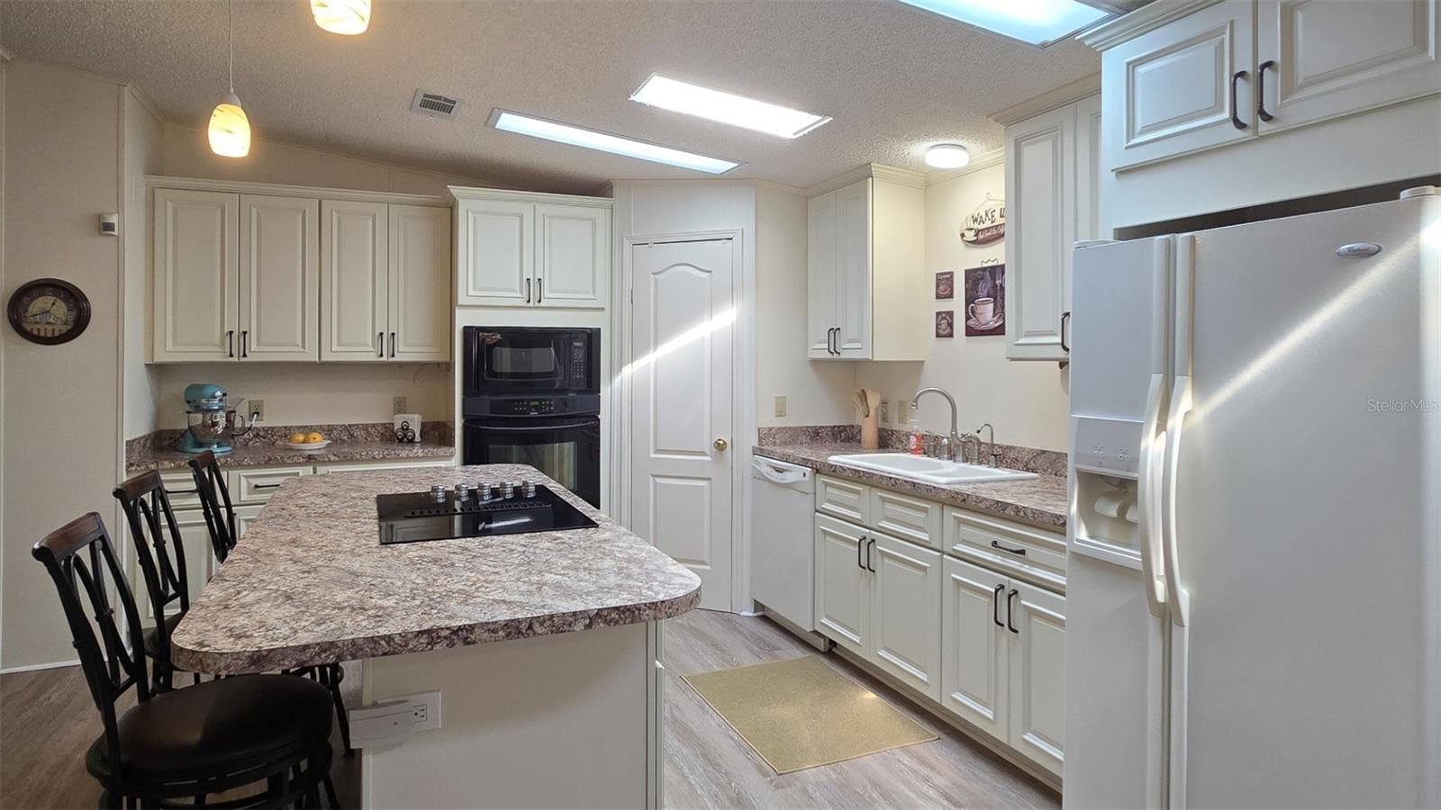 Image 31 of 49 For 927 Yew Street