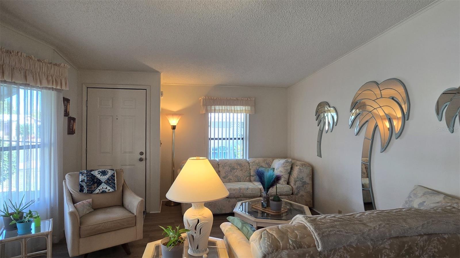 Image 6 of 49 For 927 Yew Street