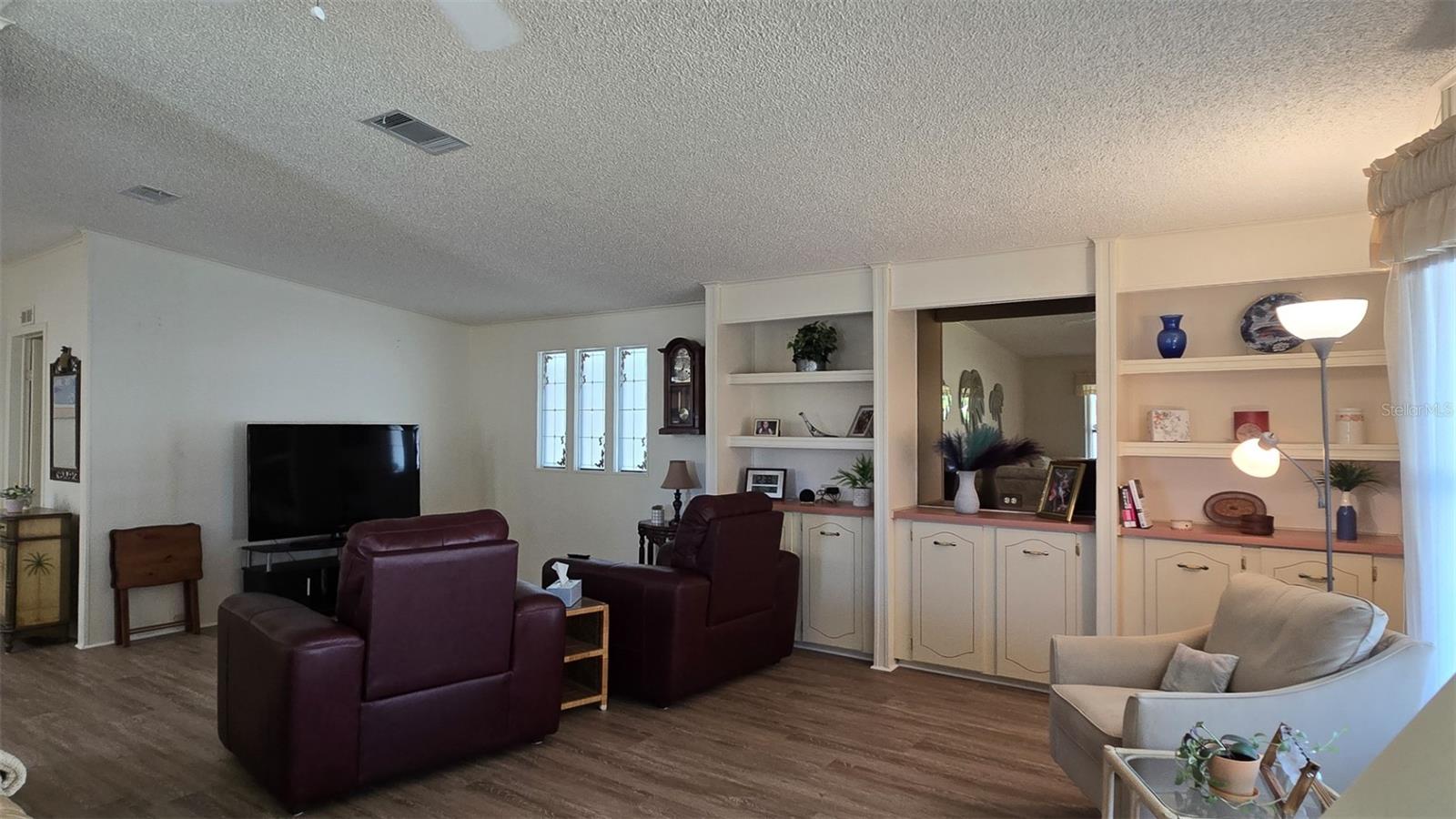 Image 7 of 49 For 927 Yew Street