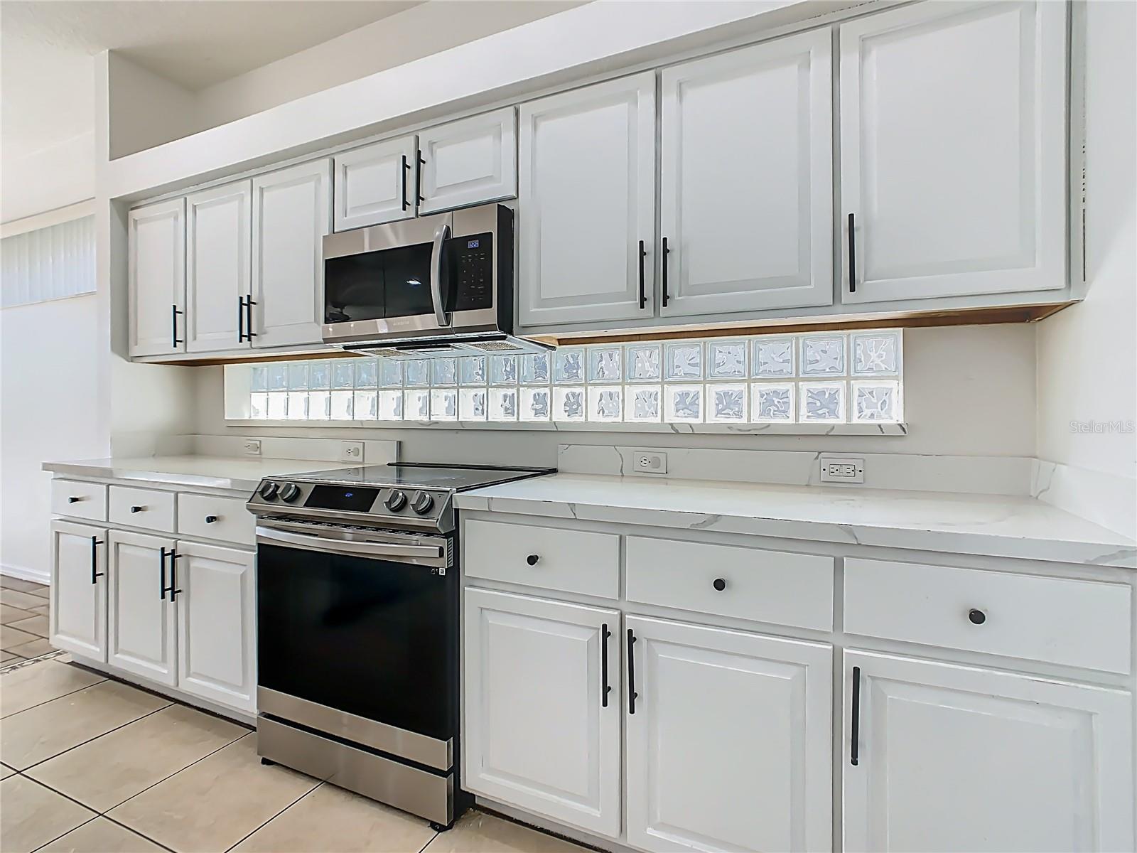 Image 16 of 45 For 2944 Sunset Vista Boulevard